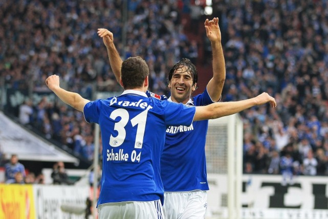 一步突出他 一步突出他