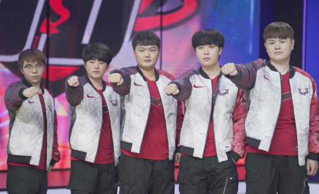 脚上总差那 脚上总差那